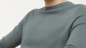 hessnatur Herren Pullover aus Schurwolle mit Kaschmir - grün - Größe 56