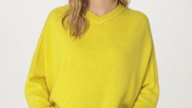 hessnatur Damen WUNDERKIND X HESSNATUR V-Pullover aus Royal Alpaka - gelb - Größe S