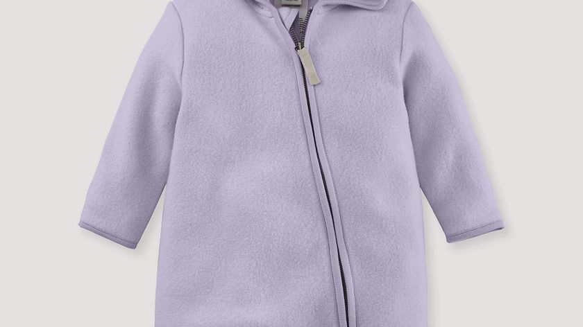 hessnatur Baby Fleece Overall Regular aus Bio-Baumwolle - lila - Größe 98