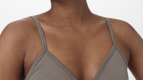 hessnatur Damen Triangel BH bügellos COTTON FEEL aus Bio-Baumwolle - lila - Größe 75A