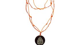 Mala "Ganesha" Glasperlen orange mit gelaserter Muschelscheibe 46cm