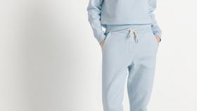 hessnatur Loungewear Joggpants mineralgefärbt aus Bio-Baumwolle - blau - Größe 46