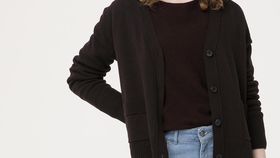 hessnatur Damen Strickjacke aus Lambswool - braun - Größe 44