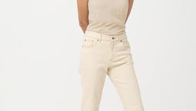 hessnatur Damen Jeans Hanna Mom Fit aus COREVA™ Bio-Denim - natur - Größe 26/32