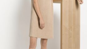 hessnatur Damen Pflanzengefärbtes Kleid aus Bio-Baumwolle mit Kapok - beige - Größe 44