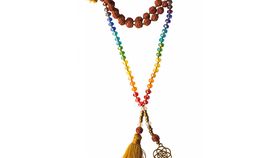 Mala "Chakra Saat des Lebens" Rudraksha/Glassperlen mit Messinganhänger 52cm