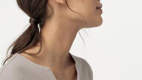 hessnatur Damen Schlafshirt aus Bio-Baumwolle mit Leinen - lila - Größe 48