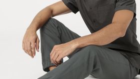 hessnatur Herren Sommerhose aus Bio-Baumwolle mit Leinen - grün - Größe 54