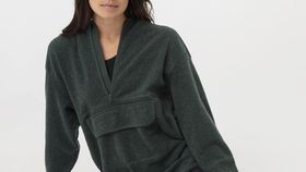 hessnatur Loungewear Fleece Hoodie ACTIVE LIGHT aus Bio-Baumwolle - grün - Größe M