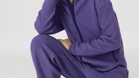 hessnatur Loungewear Fleece-Jacke Regular ACTIVE LIGHT aus Bio-Baumwolle - lila - Größe M