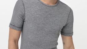 hessnatur Herren Shirt Regular PURE FUNCTION mit Bio-Merinowolle und Seide - grau - Größe 8