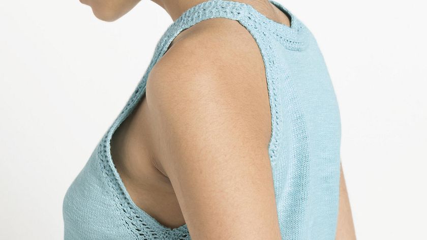 hessnatur Damen Stricktop aus Bio-Baumwolle mit Kapok - blau - Größe 42