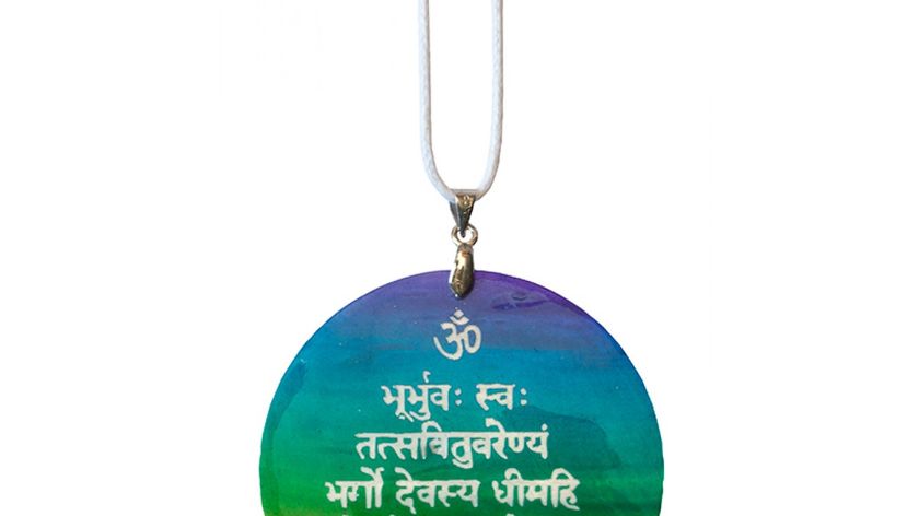 Halskette "Gayatri Mantra" Muschel Airbrush rainbow 5cm