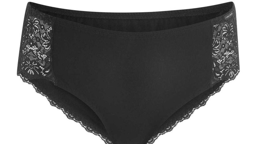 Living Crafts Baumwoll-Panty in schwarz mit eingearbeiteter Spitze