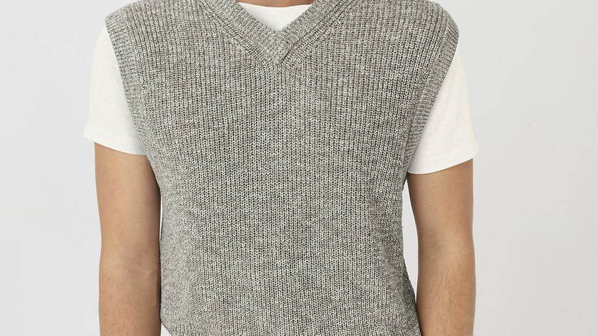 hessnatur Herren V-Neck-Pullunder aus Bio-Baumwolle mit Leinen - grau - Größe 48