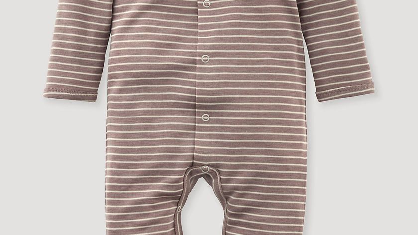 hessnatur Baby Schlafoverall Regular aus Schurwolle mit Seide - lila - Größe 50/56