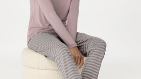 hessnatur Damen Schlafhose Slim PURE COTTON aus Bio-Baumwolle - lila - Größe 42
