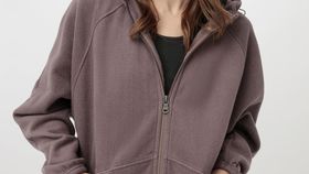 hessnatur Loungewear Softfleece Jacke Relaxed ACTIVE COMFORT aus Bio-Baumwolle - lila - Größe L