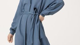 hessnatur Damen Midi-Kleid aus Seide mit Hanf und Bio-Baumwolle - blau - Größe L