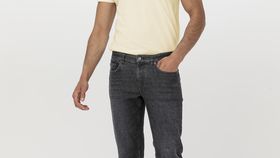 hessnatur Herren BetterRecycling Jeans BEN Regular Straight aus Bio-Denim - schwarz - Größe 36/32