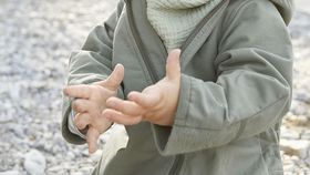 hessnatur Baby Softshell Overall mit ökologischer Imprägnierung - grün - Größe 86/92