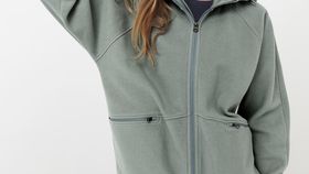 hessnatur Loungewear Softfleece Jacke ACTIVE COMFORT aus Bio-Baumwolle - grün - Größe M