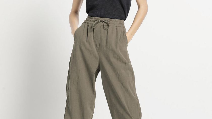 hessnatur Damen Crêpe-Hose Flared aus Bio-Baumwolle mit Leinen - grau - Größe 36