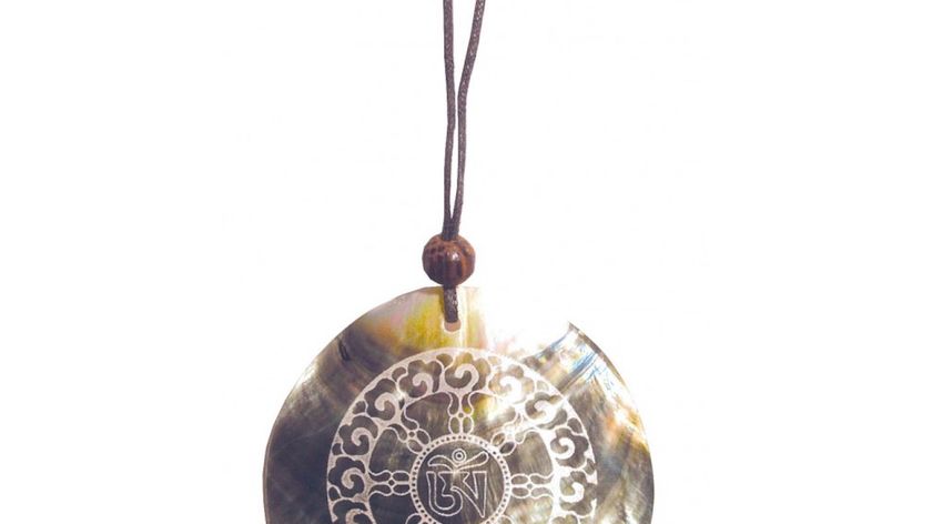 Muschelschmuck mit Gravur "Dharma Chakra" 6cm